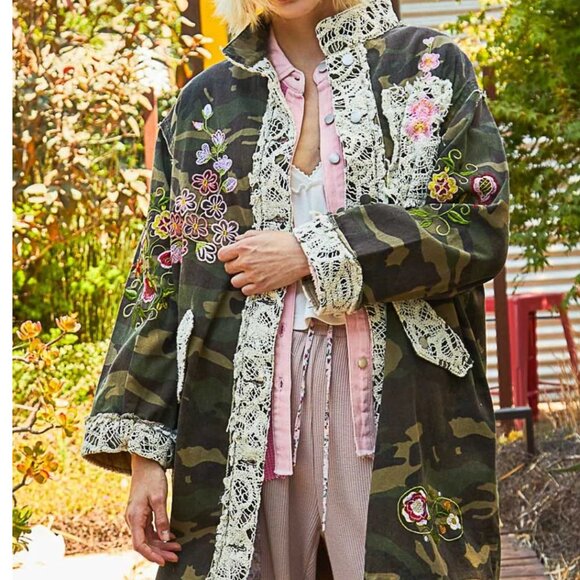 POL Oversized Camo Print Jacket with Crochet - Picture 1 of 3